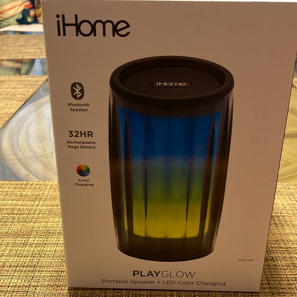 IHOME Bluetooth Speaker color changer and 32 HR rechargeable . Portable speaker